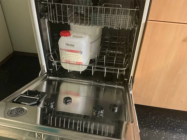 Medicijnen uitgifte machine en overige machines - afbeelding 8 van  35