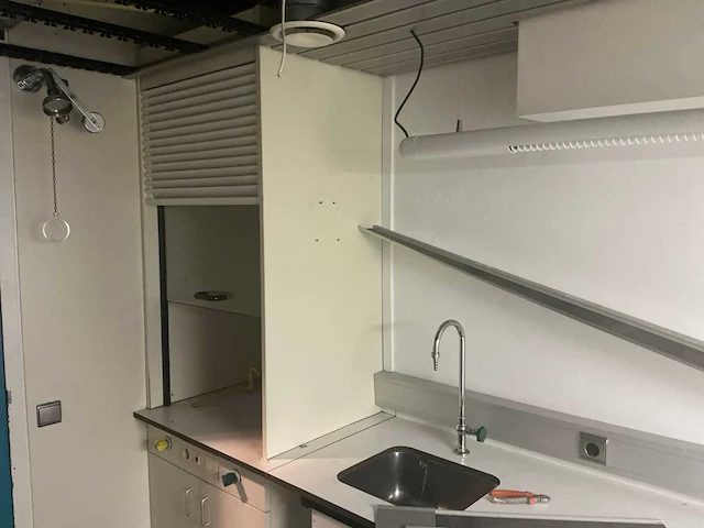 Medicijnen uitgifte machine en overige machines - afbeelding 20 van  35