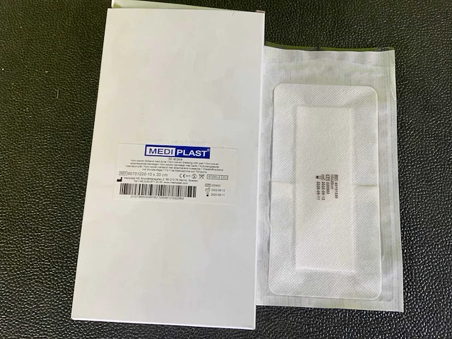 Mediplast non-woven dressing with pad - afbeelding 2 van  3