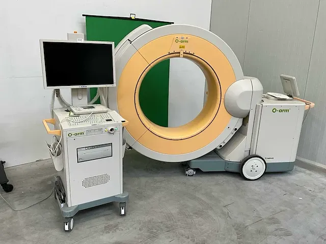 Medtronic - o-boog - röntgenbuis varian a-132 - 2009 - afbeelding 1 van  17
