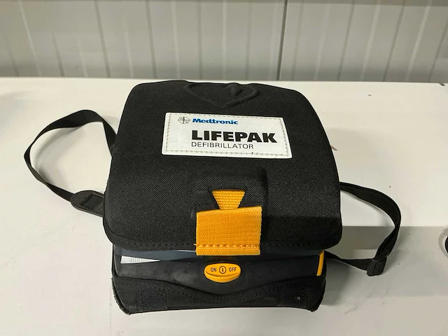 Medtronic defibrillator - afbeelding 1 van  2