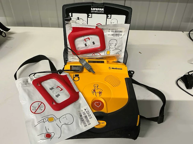 Medtronic defibrillator - afbeelding 2 van  2
