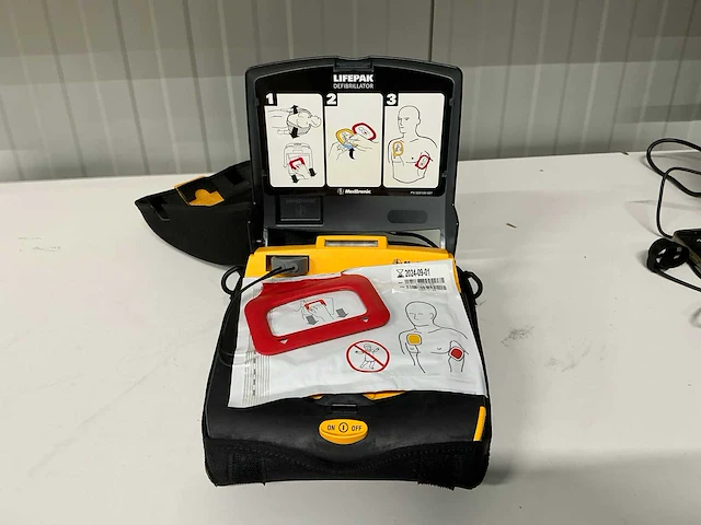 Medtronic lifepak defibrillator - afbeelding 2 van  2