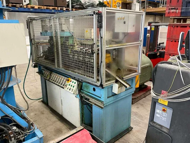 Meervoudige tap-en ponsmachine - afbeelding 1 van  9