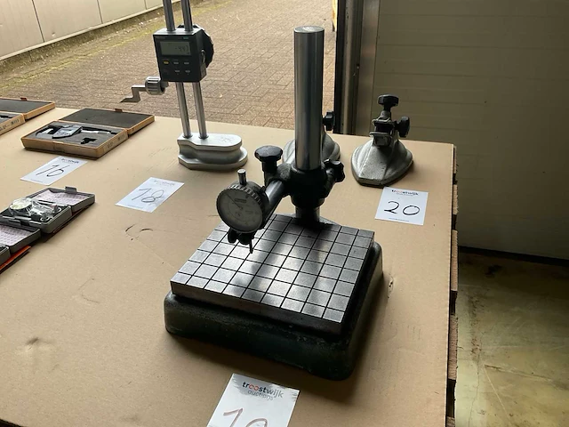 Meetstatief met meetklok - afbeelding 1 van  6