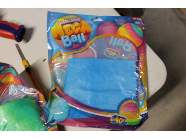 Mega ball in de mix van kleur geleverd 1x - afbeelding 3 van  7
