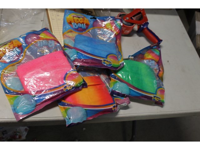 Mega ball in de mix van kleur geleverd 1x - afbeelding 5 van  7