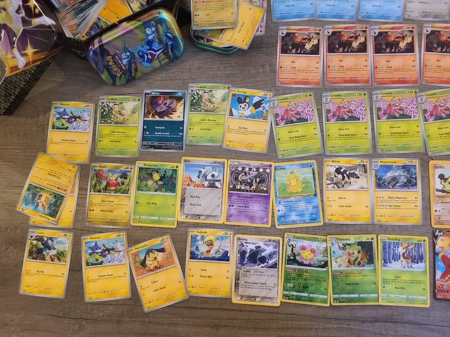 Mega pokémonkaartencollectie - vele kaarten inclusief zeldzaamheden en twee originele pokémon tins - afbeelding 16 van  17