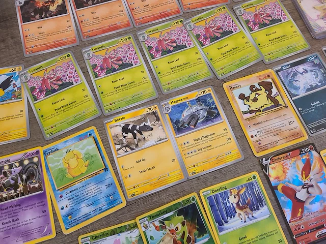 Mega pokémonkaartencollectie - vele kaarten inclusief zeldzaamheden en twee originele pokémon tins - afbeelding 17 van  17