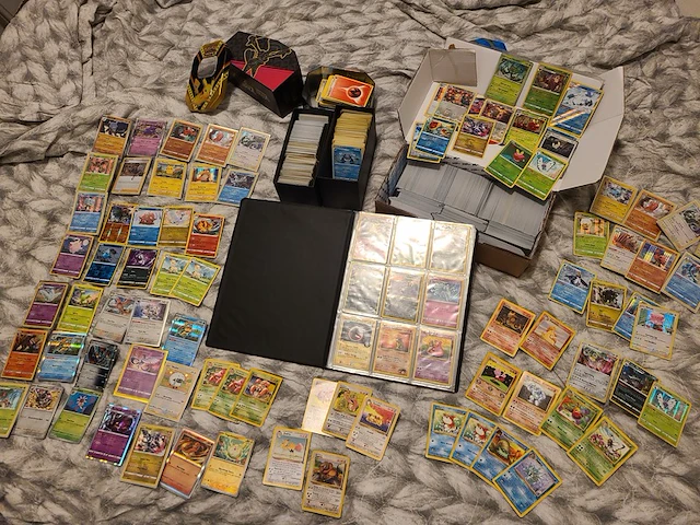 Mega verzameling pokémon kaarten, met gevulde map en meer - afbeelding 1 van  20