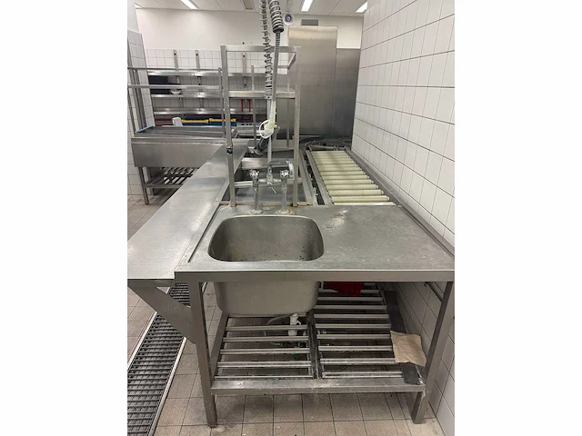 Meiko - m-iq k-m54 v6 p6 - korvenvaatwasmachine incl. rvs aan- afvoertransportbanen, 65 korven, kinetico waterontharders (2x) - afbeelding 24 van  28