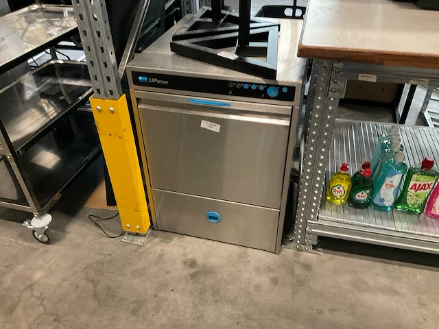 Meiko upster glazenvaatwasmachine - afbeelding 1 van  3