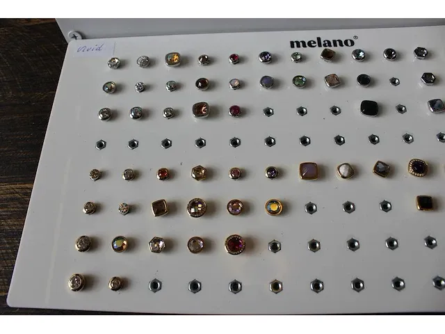 Melano vivid en twisted ringen en stenen in de maten 48 t/m 60. totaal ruim 100 ringen en 125 stenen. - afbeelding 8 van  17