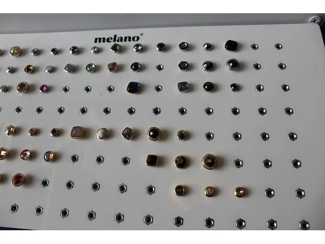 Melano vivid en twisted ringen en stenen in de maten 48 t/m 60. totaal ruim 100 ringen en 125 stenen. - afbeelding 9 van  17