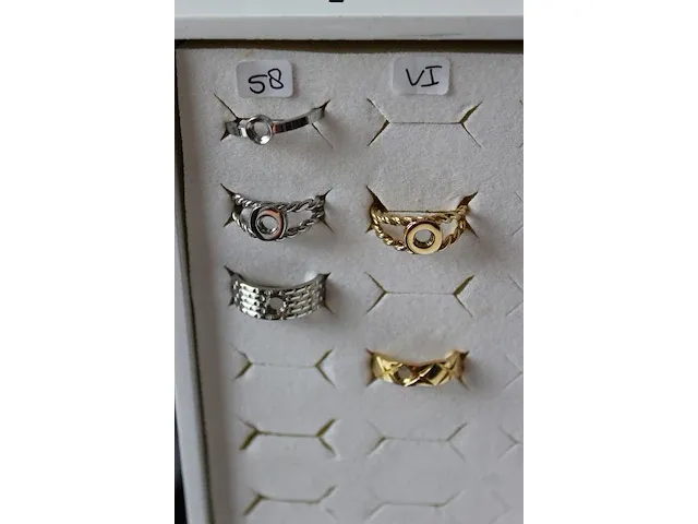 Melano vivid en twisted ringen en stenen in de maten 48 t/m 60. totaal ruim 100 ringen en 125 stenen. - afbeelding 10 van  17