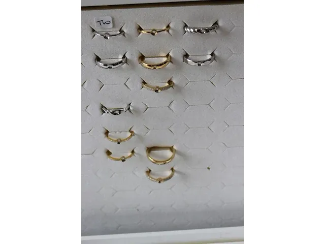 Melano vivid en twisted ringen en stenen in de maten 48 t/m 60. totaal ruim 100 ringen en 125 stenen. - afbeelding 13 van  17