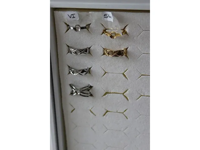 Melano vivid en twisted ringen en stenen in de maten 48 t/m 60. totaal ruim 100 ringen en 125 stenen. - afbeelding 14 van  17