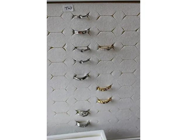 Melano vivid en twisted ringen en stenen in de maten 48 t/m 60. totaal ruim 100 ringen en 125 stenen. - afbeelding 15 van  17