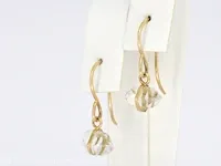 Melissa joy - gouden herkimer diamond bezel wrap drop oorbellen - afbeelding 1 van  3