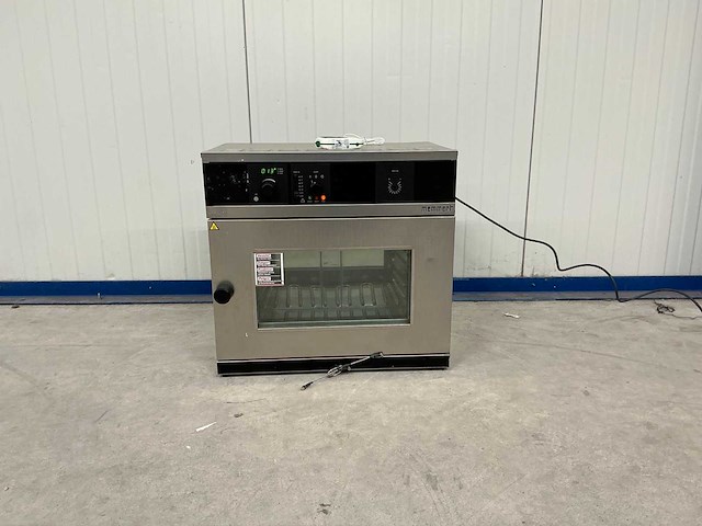 Memmert - be 300 - incubator - afbeelding 1 van  2
