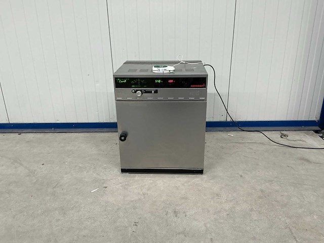 Memmert - une 400 - incubator - afbeelding 1 van  4