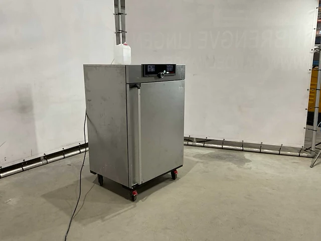 Memmert industriële oven mobiel - afbeelding 4 van  11