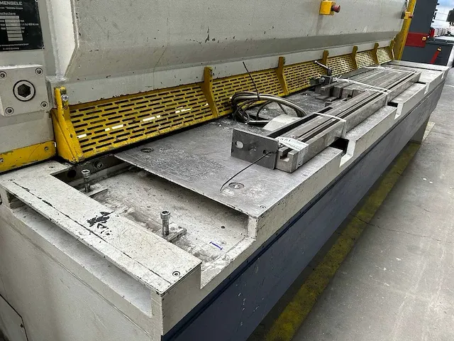 Mengele - s8-4000, 4050x8mm - cnc guillotineschaar - 1998 - afbeelding 10 van  12
