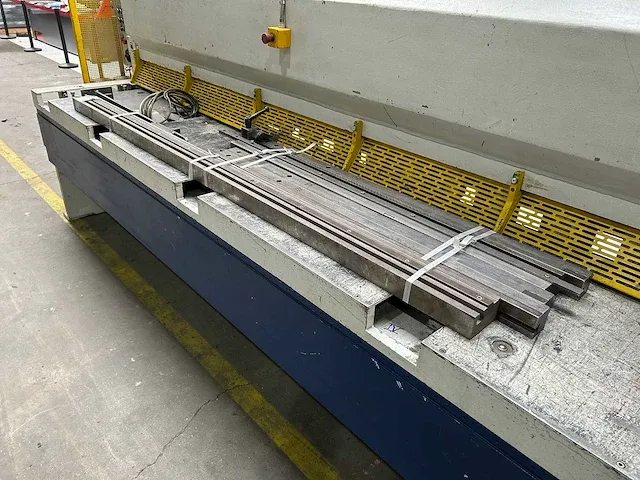 Mengele - s8-4000, 4050x8mm - cnc guillotineschaar - 1998 - afbeelding 11 van  12
