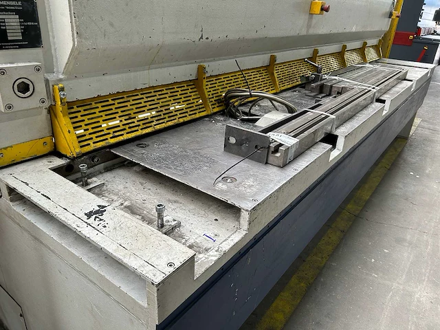 Mengele - s8-4000, 4050x8mm - cnc guillotineschaar - 1998 - afbeelding 11 van  13