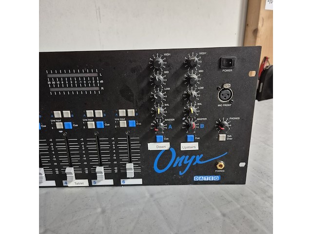 Mengpaneel en 2x versterker, crown, dateq, onyx, xls 1502, xli 2500 - afbeelding 16 van  19