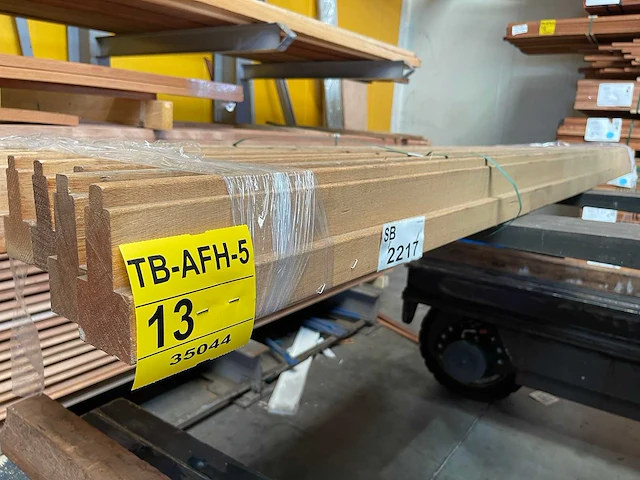 Meranti abc kozijn (b tussenstijl) 66x110mm, lengte 245cm (10x) - afbeelding 2 van  3