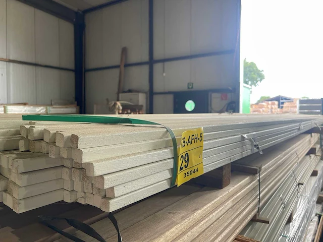 Meranti glaslatten 17x17mm, lengte 400cm (242x) - afbeelding 2 van  4