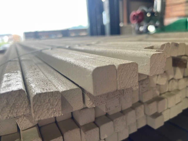 Meranti glaslatten 17x17mm, lengte 400cm (242x) - afbeelding 4 van  4
