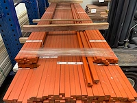 Meranti glaslatten (aanslaglat) gegrond 34x34mm, lengte 365-400cm (123x) - afbeelding 1 van  4