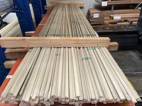 Meranti glaslatten (duivenjager) gegrond 17x15mm, lengte 305-365cm (128x)