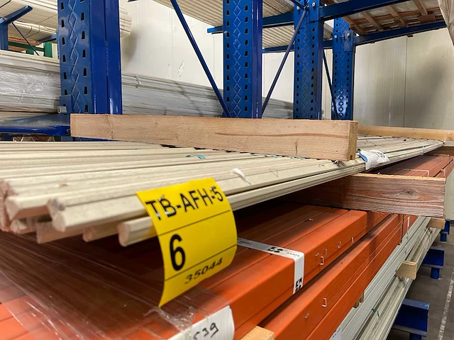 Meranti glaslatten (duivenjager) gegrond 17x15mm, lengte 305-365cm (128x) - afbeelding 2 van  4