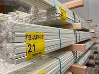 Meranti glaslatten gegrond 15x17mm, lengte 245-335cm (440x) - afbeelding 2 van  4