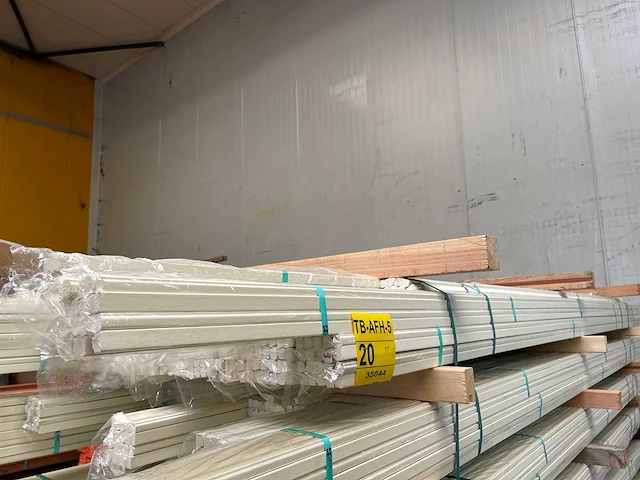 Meranti glaslatten gegrond 15x17mm, lengte 245-335cm (473x) - afbeelding 2 van  4