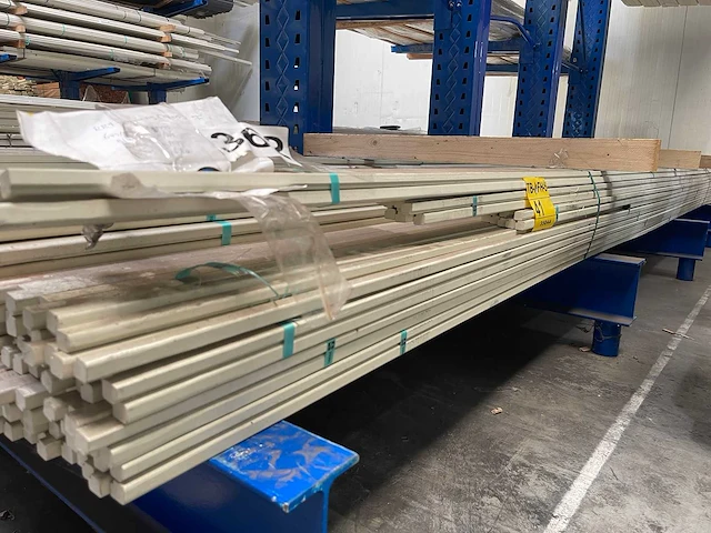 Meranti glaslatten gegrond 17x15mm, lengte 245-490cm (691x) - afbeelding 2 van  4