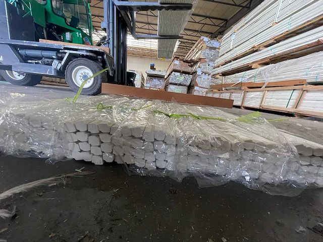 Meranti glaslatten gegrond 17x15mm, lengte 490cm (400x) - afbeelding 3 van  4