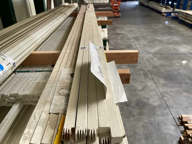 Meranti glaslatten gegrond 17x19mm, lengte 245-335cm (21x) - afbeelding 2 van  3
