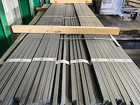 Meranti glaslatten gegrond 17x28mm, lengte 335cm (158x) - afbeelding 1 van  4