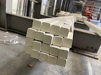 Meranti glaslatten gegrond 25x25mm, lengte 245cm (19x) - afbeelding 3 van  3