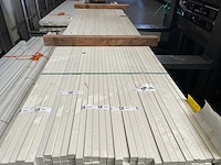 Meranti glaslatten gegrond 25x25mm, lengte 305-400cm (60x) - afbeelding 1 van  4