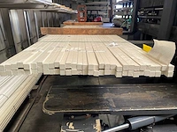 Meranti glaslatten gegrond 25x25mm, lengte 305-400cm (60x) - afbeelding 3 van  4