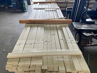 Meranti glaslatten (neuslijsten) 18x50mm, lengte 245-490cm (148x) - afbeelding 1 van  4