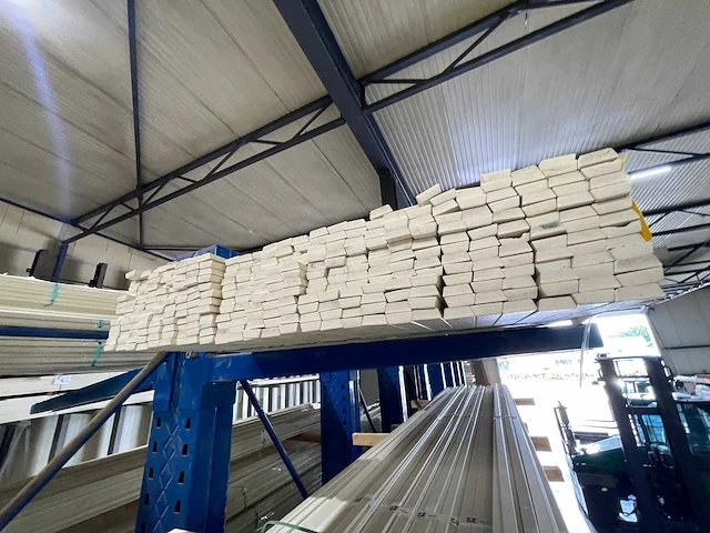 Meranti glaslatten (opdeklatten) gegrond 12x32mm, lengte 215cm (334x) - afbeelding 2 van  3