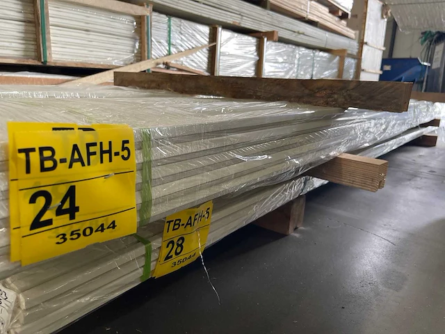 Meranti glaslatten (opdeklatten) gegrond 12x32mm, lengte 490cm (100x) - afbeelding 2 van  4