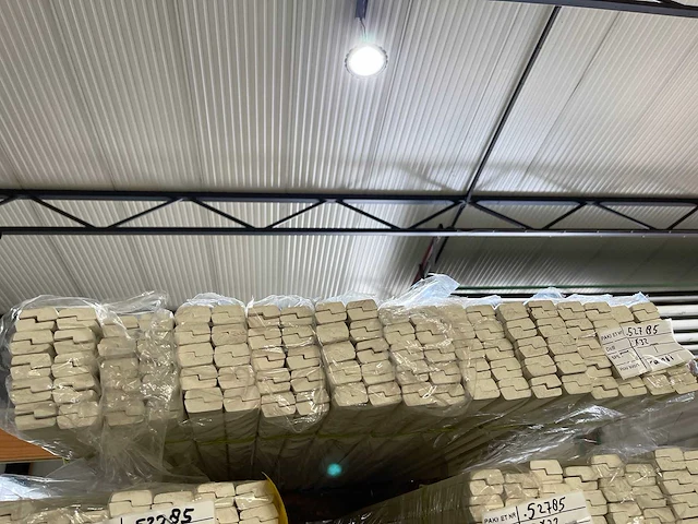 Meranti glaslatten (opdeklatten) gegrond 12x32mm, lengte 490cm (200x) - afbeelding 3 van  4