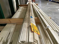 Meranti glaslatten (opdeklatten) gegrond 9x32mm, lengte 245-275cm (39x) - afbeelding 1 van  4